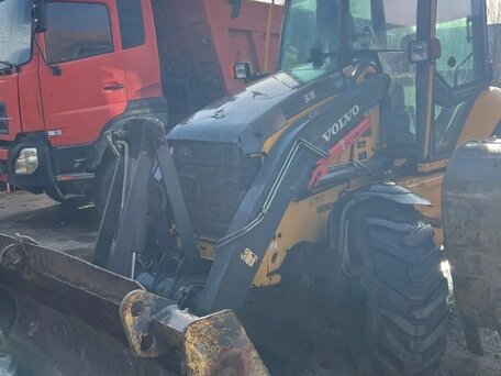 2013 Volvo BL, жёлтый, 5800000 рублей, вид 2