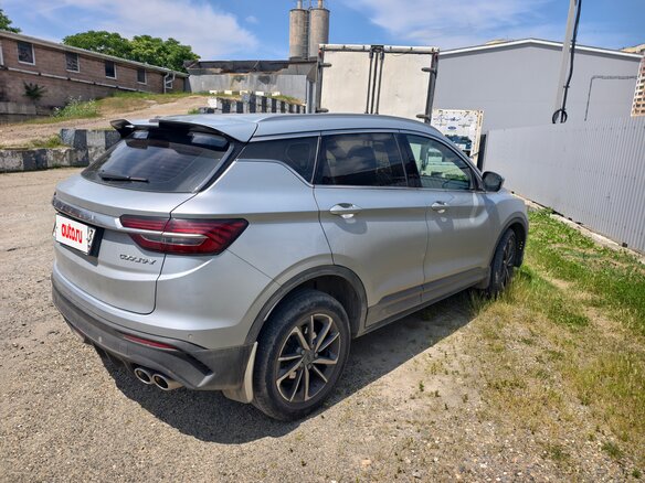 2022 Geely Coolray I, серебристый, 1400000 рублей - вид 2