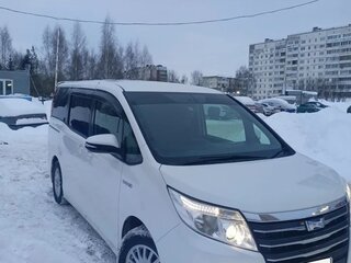 2015 Toyota Noah III (R80), белый, 1750000 рублей, вид 4