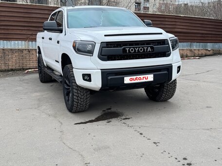 2014 Toyota Tundra CrewMax II Рестайлинг, белый, 5000000 рублей, вид 2