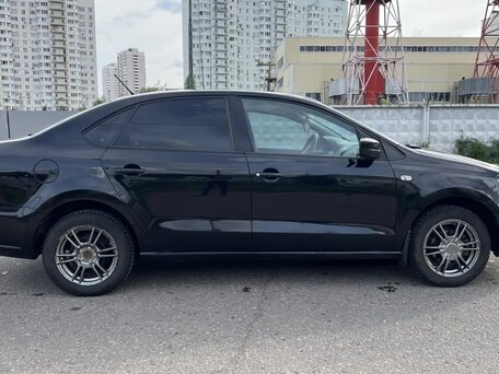 2013 Volkswagen Polo V, чёрный, 450000 рублей, вид 4