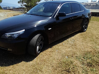 2008 BMW 5 серии 520i V (E60/E61) Рестайлинг, чёрный, 850000 рублей, вид 4