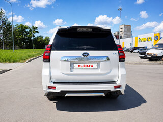 2019 Toyota Land Cruiser Prado 150 Series Рестайлинг 2, белый, 4570000 рублей, вид 4