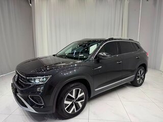 2023 Volkswagen Tayron I Рестайлинг, серебристый, 2300000 рублей, вид 2