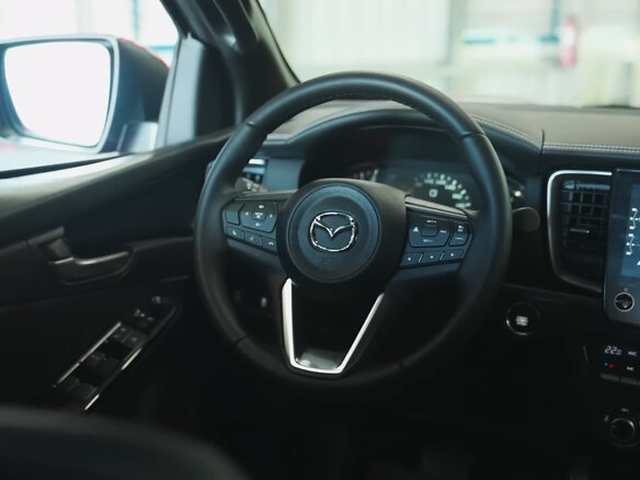 2026 Mazda BT-50 III Рестайлинг, красный, 5935686 рублей - вид 15