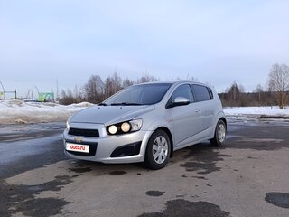 2013 Chevrolet Aveo II, серебристый, 530000 рублей, вид 1