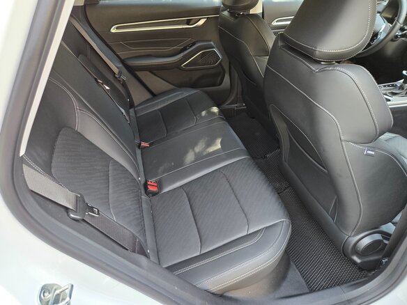 2024 Geely Emgrand II, белый, 2450000 рублей - вид 17