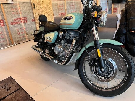 2025 Royal Enfield Meteor, зелёный, 400000 рублей, вид 1