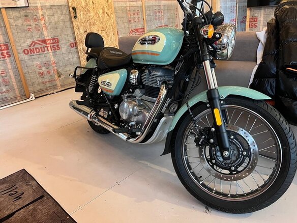 2025 Royal Enfield Meteor, зелёный, 400000 рублей