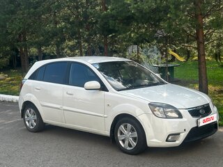 2011 Kia Rio II Рестайлинг, белый, 370000 рублей, вид 4