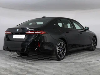 2025 BMW 5 серии Long 530Li xDrive VIII (G60/G61/G68), чёрный, 8550000 рублей, вид 3