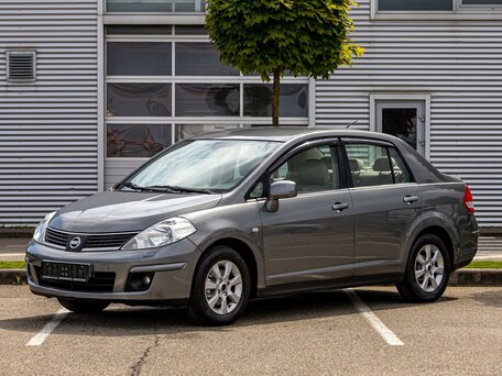 Nissan Tiida I