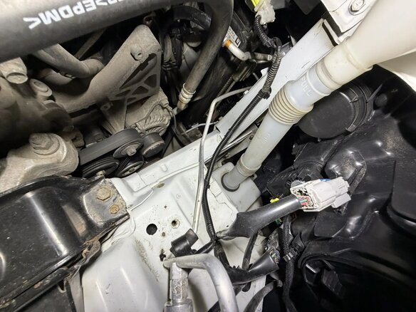 2015 Mitsubishi Outlander III Рестайлинг 2, белый, 1300000 рублей - вид 11