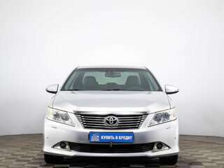 2013 Toyota Camry VII (XV50), серебристый, 1939000 рублей, вид 2