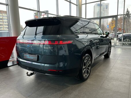 Lynk & Co 900