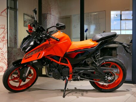 2026 KTM 390 Duke, оранжевый, 699000 рублей, вид 3
