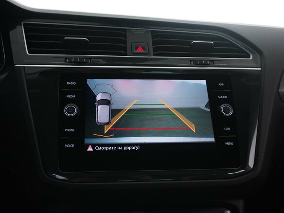 2019 Volkswagen Tiguan II, серебристый, 2255444 рублей - вид 14