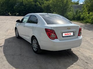 2014 Chevrolet Aveo II, белый, 600000 рублей, вид 4