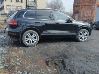 2012 Volkswagen Touareg II, чёрный, 1550000 рублей, вид 2