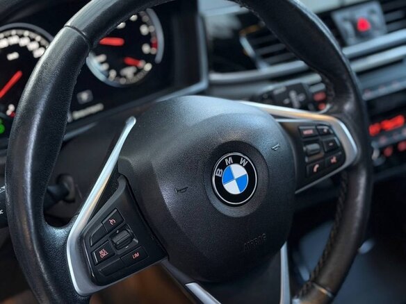 2020 BMW X1 18d xDrive II (F48) Рестайлинг, белый, 2550000 рублей - вид 1