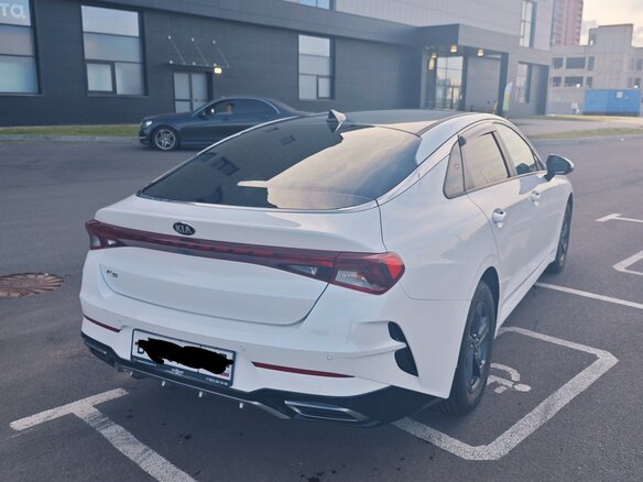 2021 Kia K5 III, белый, 2150000 рублей - вид 3