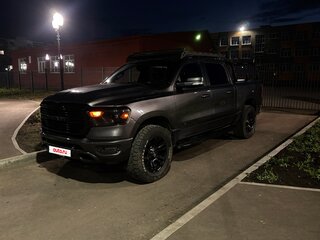 2019 Ram 1500 Quad Cab V, серый, 5800000 рублей, вид 1