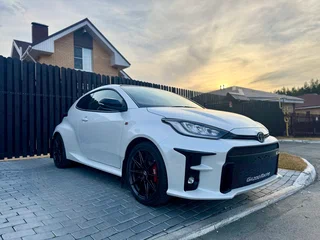 2021 Toyota Yaris IV, белый, 3500000 рублей, вид 1