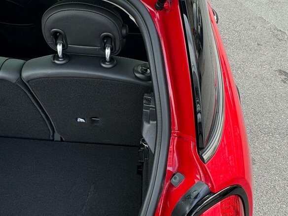 2023 Mini Hatch Cooper S III (F55/F56) Рестайлинг 2, красный, 3999999 рублей - вид 14