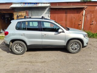 2013 Volkswagen Tiguan I Рестайлинг, серебристый, 980000 рублей, вид 2