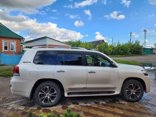 2017 Toyota Land Cruiser 200 Series Рестайлинг 2, белый, 6500000 рублей, вид 4
