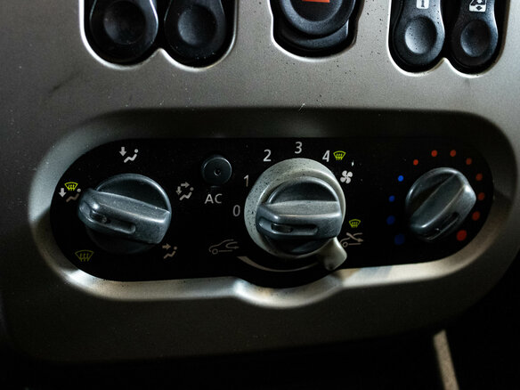2011 Renault Logan I Рестайлинг, бежевый - вид 14