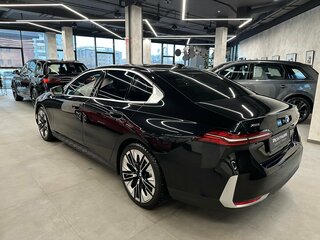 2023 BMW 5 серии 530i xDrive VIII (G60/G61/G68), чёрный, 8250000 рублей, вид 5