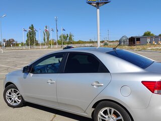 2010 Kia Cerato 5-speed II, серебристый, 800000 рублей, вид 5