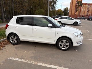 2014 Skoda Fabia II Рестайлинг, белый, 700000 рублей, вид 3