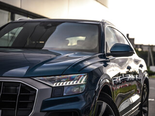 2018 Audi Q8 55 TFSI I (4M), синий, 4744000 рублей, вид 2