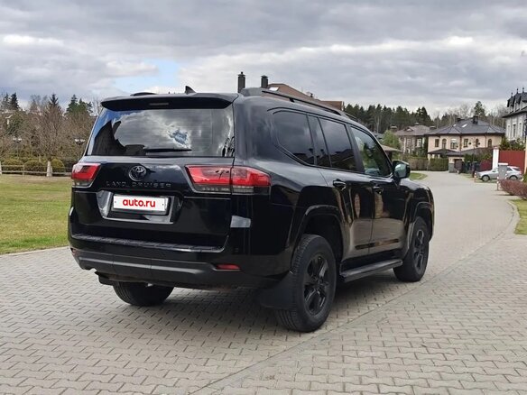 2023 Toyota Land Cruiser 300 Series, чёрный, 10900000 рублей - вид 4
