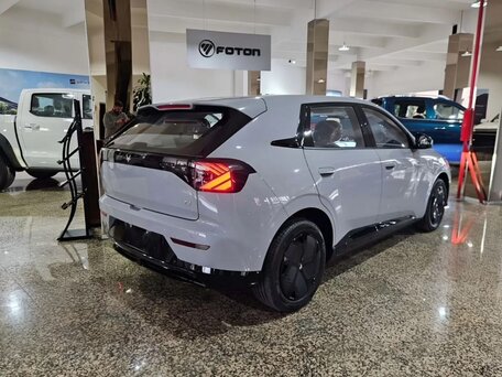 2025 Arcfox T1, серебристый, 1710000 рублей, вид 4