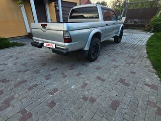 2005 Mitsubishi L200 III Рестайлинг, серебристый, 780000 рублей, вид 5