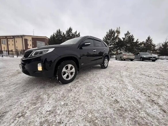 2017 Kia Sorento II Рестайлинг, чёрный, 2200000 рублей - вид 4