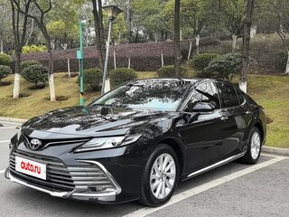 2025 Toyota Camry VIII (XV70) Рестайлинг, чёрный, 3875000 рублей, вид 1
