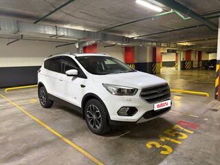 2019 Ford Kuga II Рестайлинг, белый, 1920000 рублей, вид 3