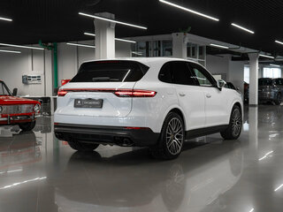 2019 Porsche Cayenne III, белый, 5580000 рублей, вид 4