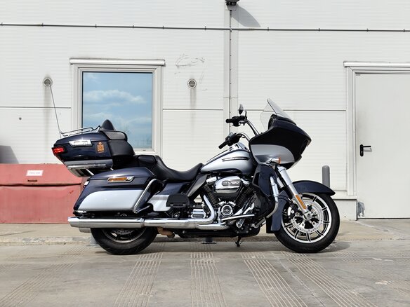 2019 Harley-Davidson Road Glide, синий, 1699000 рублей