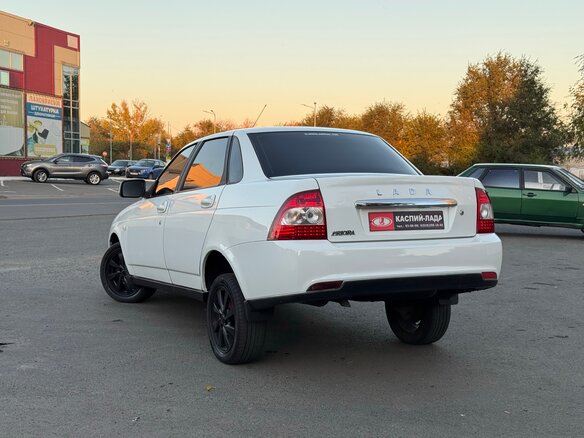 2011 Lada (ВАЗ) Priora I, белый, 480000 рублей - вид 3