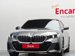 2025 BMW 5 серии 530i xDrive VIII (G60/G61/G68), серебристый, 7471623 рублей, вид 3