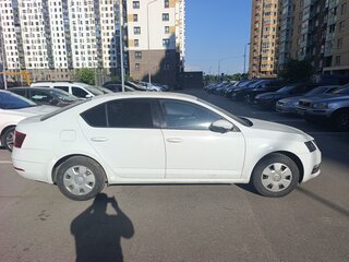 2019 Skoda Octavia III (A7) Рестайлинг, белый, 700000 рублей, вид 3