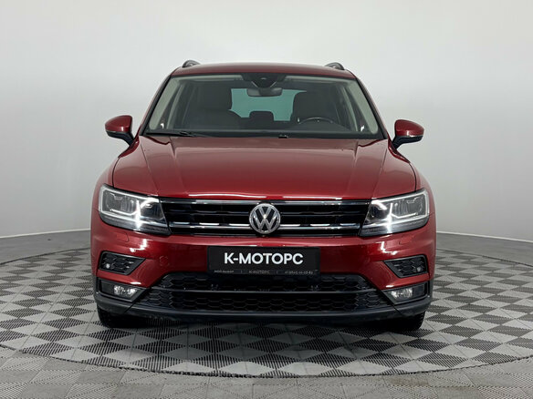 2019 Volkswagen Tiguan II, красный, 1850000 рублей - вид 1