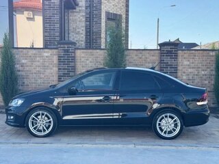 2019 Volkswagen Polo V Рестайлинг, чёрный, 1400000 рублей, вид 4