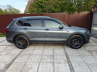 2019 Volkswagen Tiguan Allspace II, серый, 3500000 рублей, вид 2