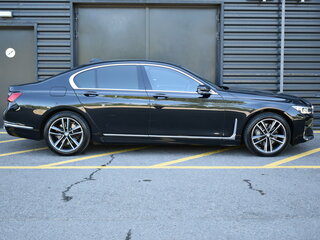 2019 BMW 7 серии 730d xDrive VI (G11/G12) Рестайлинг, чёрный, 6990000 рублей, вид 4